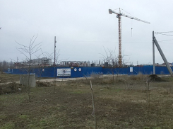 На медсанчасти АЭС установили самый большой башенный кран Волгодонска