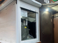 Неизвестный похитил все деньги из касс двух торговых павильонов в Волгодонске