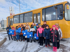 Новый автобус по поручению президента России передали школе в Лагутниках