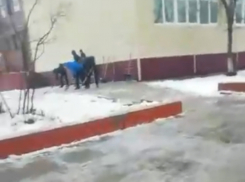 К уборке территории школы №11 приступили после падения волгодончанки