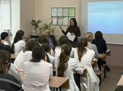 Будущим педагогам и медикам Волгодонска рассказали, что делать при ракетной и беспилотной опасности