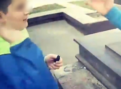 Дерзкий волгодонский подросток залез на памятник «Ключи» без страховки и снял это на видео 