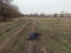 Труп неизвестного мужчины нашли в поле недалеко от Волгодонска