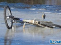 На глазах у спасателей чуть не утонул велосипедист