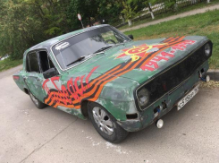 Волгодонские автомоумельцы показали на параде 9 мая свою версию знаменитой «Победы»