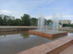 Фонтан на площади перед ДК имени Курчатова наконец заработал