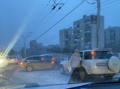 Серьезная авария на мосту парализовала движение в Волгодонске