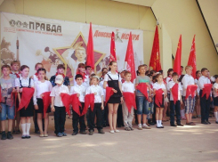 Восемь юных волгодонцев торжественно приняли в пионеры