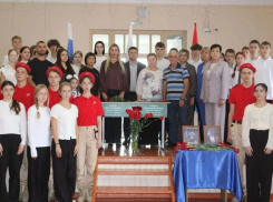 «Парту Героя» открыли двум друзьям-однополчанам в лицее Цимлянска