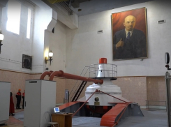 На Цимлянской ГЭС завершили модернизацию «сталинской» турбины под портретом Ленина