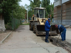 На улице Ленина ливневку освободили от грязевого плена