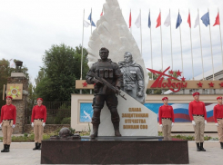 Памятник Героям СВО подарил городу миллионер из Ростова, который строил Волгодонск 