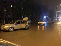 Два «Опеля» не поделили проспект Курчатова в Волгодонске