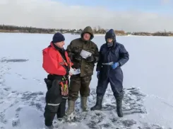 Спасатели предупредили об опасности подледной рыбалки в Волгодонске