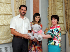 Дочь депутата Брежнева стала тысячным ребенком, родившимся в 2018 году в Волгодонске