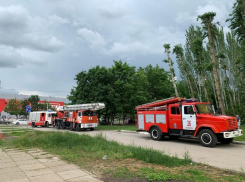 4 автоцистерны и лестница АКП: из-за ложного вызова на Курчатова были подняты пожарные Волгодонска