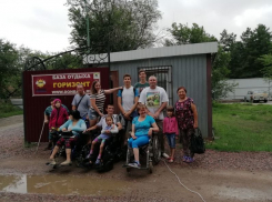 Люди с ограниченными возможностями из Волгодонска прокатились по Дону на катере 