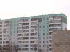 В Волгодонске мужчина разбился насмерть после падения с крыши девятиэтажного дома