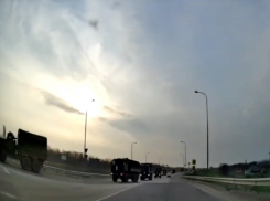 Колонну военной техники заметили автомобилисты в нескольких километрах от Волгодонска