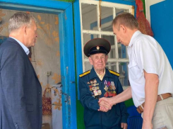 Ветерана Великой Отечественной войны Клима Неополькина поздравили с памятными датами