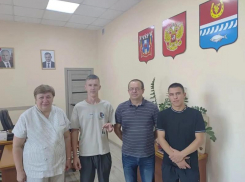 В Цимлянском районе вручили ключи от квартиры молодому жителю из числа детей-сирот