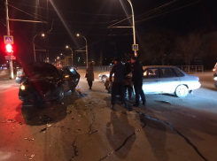 Попытка водителя «99-й» повернуть в сторону Молодежной привела к серьезному ДТП