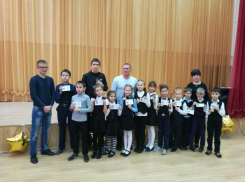 Два десятка первоклассников получили свои первые знаки отличия ГТО в Волгодонске