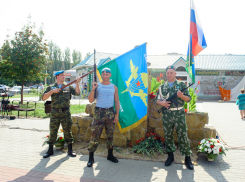 День ВДВ в Волгодонске начался с автопробега и митинга