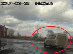 В Волгодонске маршрутка с пассажирами проехала на красный свет, - читательница