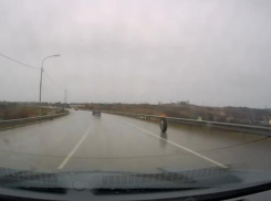 Колесо смерти: шокирующее видео с утренней поездки по трассе Цимлянск-Волгодонск 