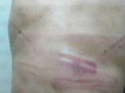 Многодетного отца жестко избили дубинками люди в масках из фильма «Крик» в центре Волгодонска 