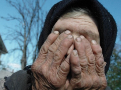 76-летнюю пенсионерку избил и изнасиловал мужчина в Дубовском районе 