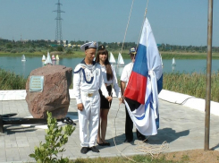 Флаг в День ВМФ в Волгодонске поднял  моряк с «Волгодонска»