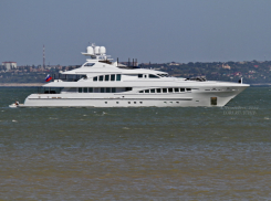 Суперъяхта за миллиард рублей несколько дней стояла на якоре рядом с Волгодонском