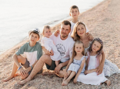 Красивые, спортивные, музыкальные: многодетная семья из Волгодонска представит регион на федеральном конкурсе «Семья года»