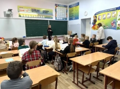 Безопасное лето начинается со школы: инспекторы Волгодонского МУ МВД встретились со школьниками