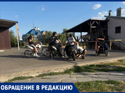 «Хочется обратиться к «тупорылым» родителям!»: волгодончанку шокировало поведение группы школьников на скутерах