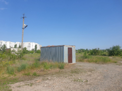 В парк «Молодежный» доставили первый строительный вагончик