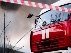 В Цимлянске пожарные вывели из загоревшегося дома людей