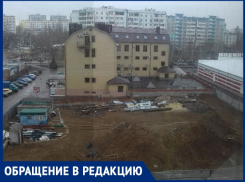  «Когда уберут этот «замечательный» уголок после стройки»: волгодончанка о стройке на Черникова