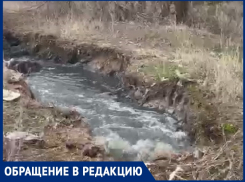 «Ребенок упадет в бурную фекальную реку!»: жители улицы Рождественской в шоке от опасного коллектора 