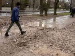 «Люди не должны пачкаться»: Вадим Кулеша призвал Водоканал решить проблему «грязевых участков»