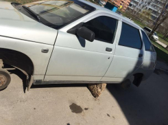 «Чёрные» автомеханники под покровом ночи сняли все колёса с «десятки» в Волгодонске