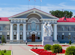 Волгодонская Дума купит каждому депутату по мусорному контейнеру