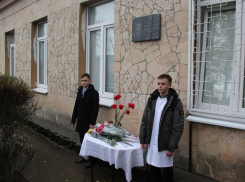 Мемориальная доска в память о легендарном директоре медколледжа Викторе  Лобове появилась в Волгодонске