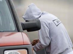 В Цимлянске двое уголовников угнали автомобиль