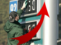 Бензин на волгодонских заправках за два месяца подорожал в среднем на рубль