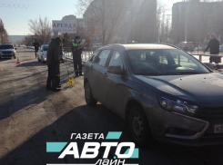 Пожилую пару госпитализировали после наезда на них «Лады Весты» на проспекте Курчатова