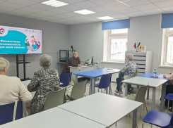 Методам обмана хитрых телефонных мошенников обучили группу пенсионеров в Волгодонске