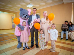 В Волгодонске начали выдавать электронные сертификаты на новорожденных